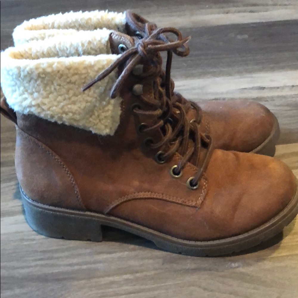 Boots - Picture 3 of 4